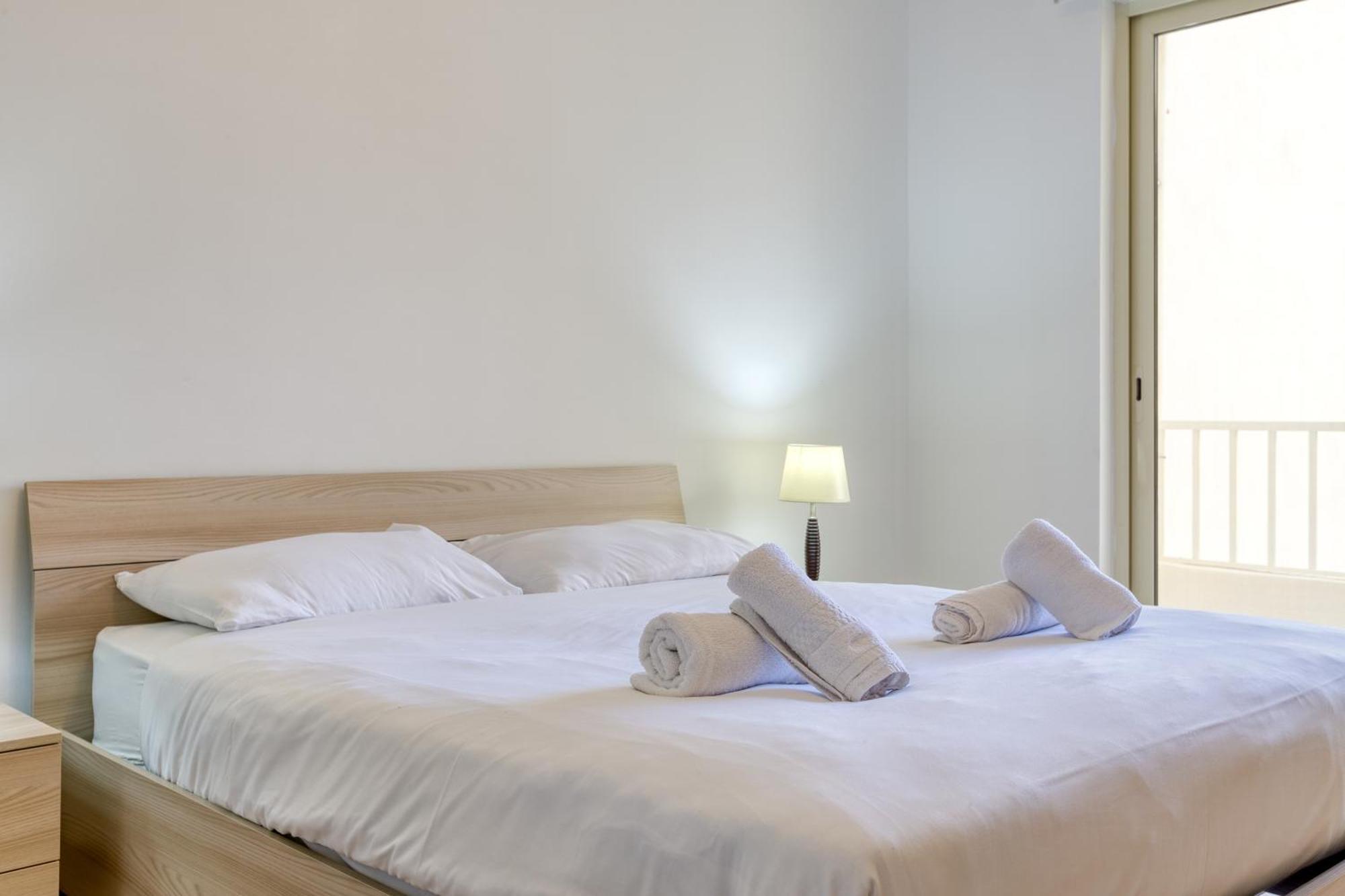 Seafront Sliema Apartment With Balcony & Sea Views By Jl Exteriör bild