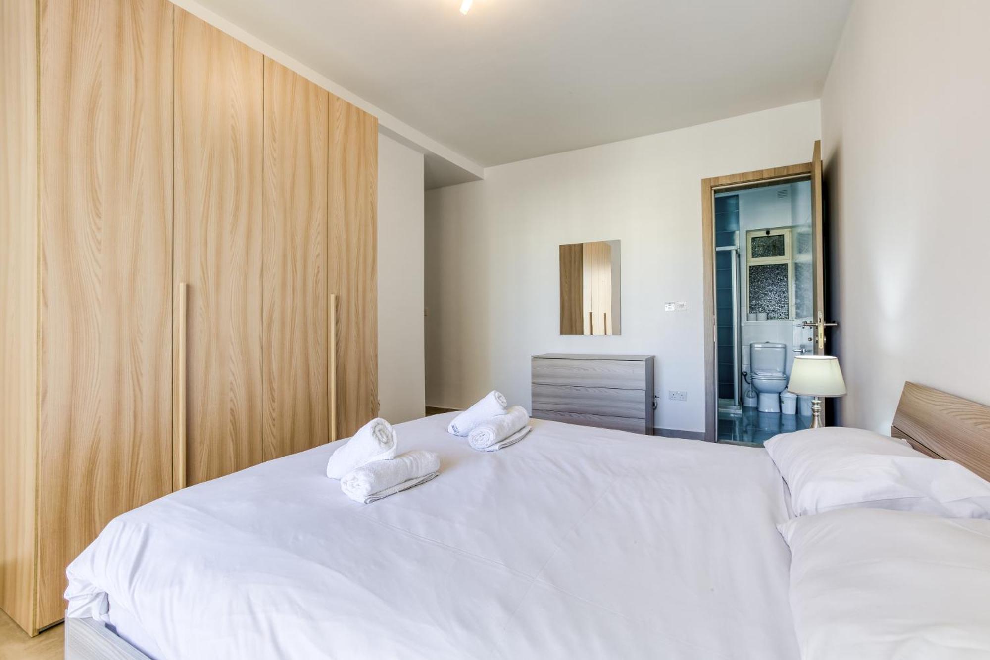 Seafront Sliema Apartment With Balcony & Sea Views By Jl Exteriör bild