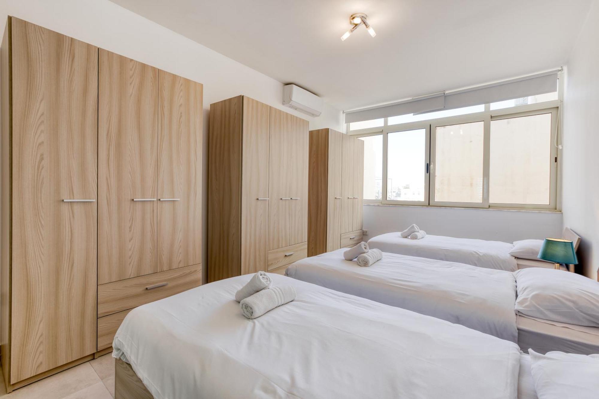 Seafront Sliema Apartment With Balcony & Sea Views By Jl Exteriör bild