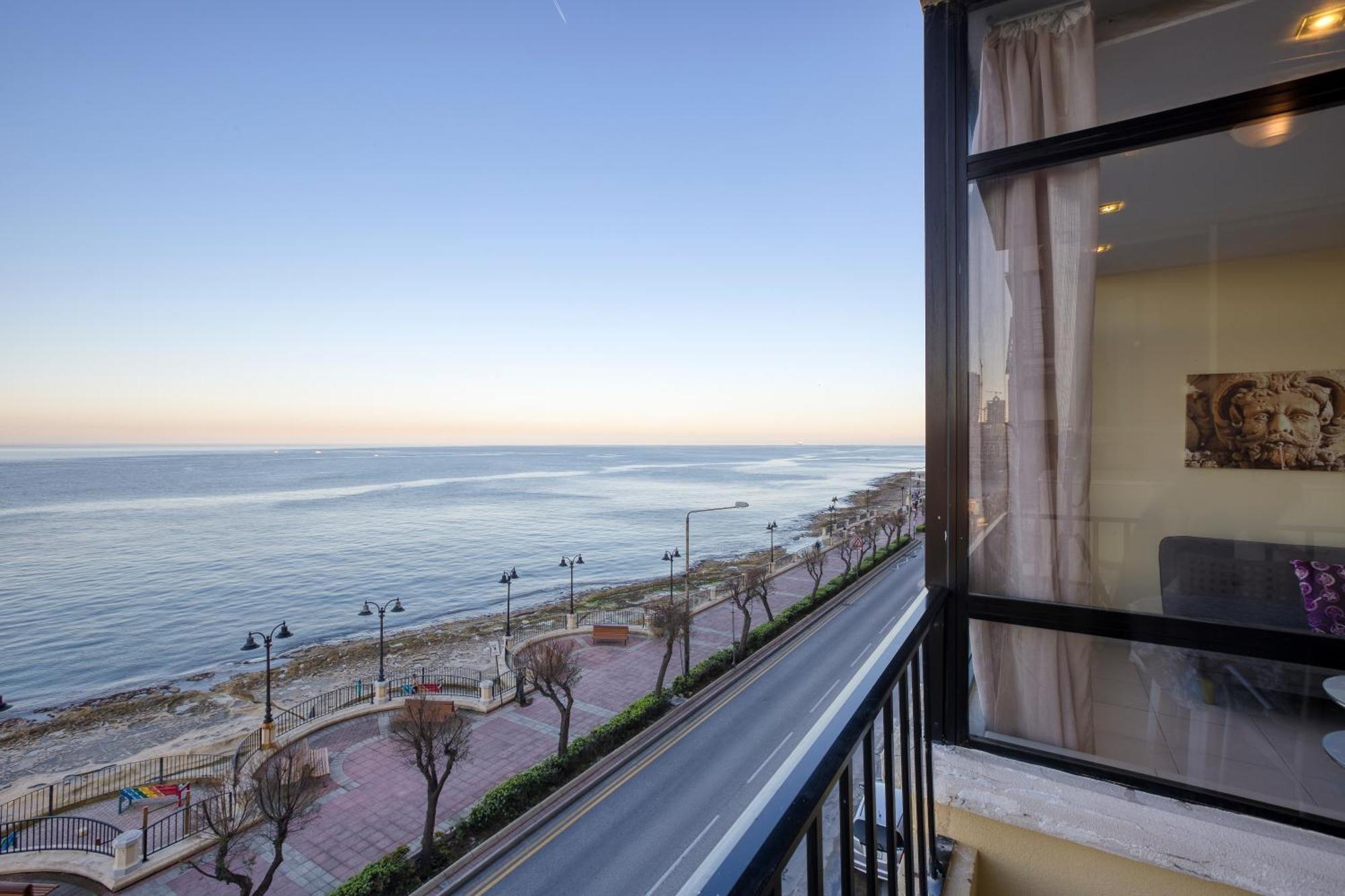 Seafront Sliema Apartment With Balcony & Sea Views By Jl Exteriör bild