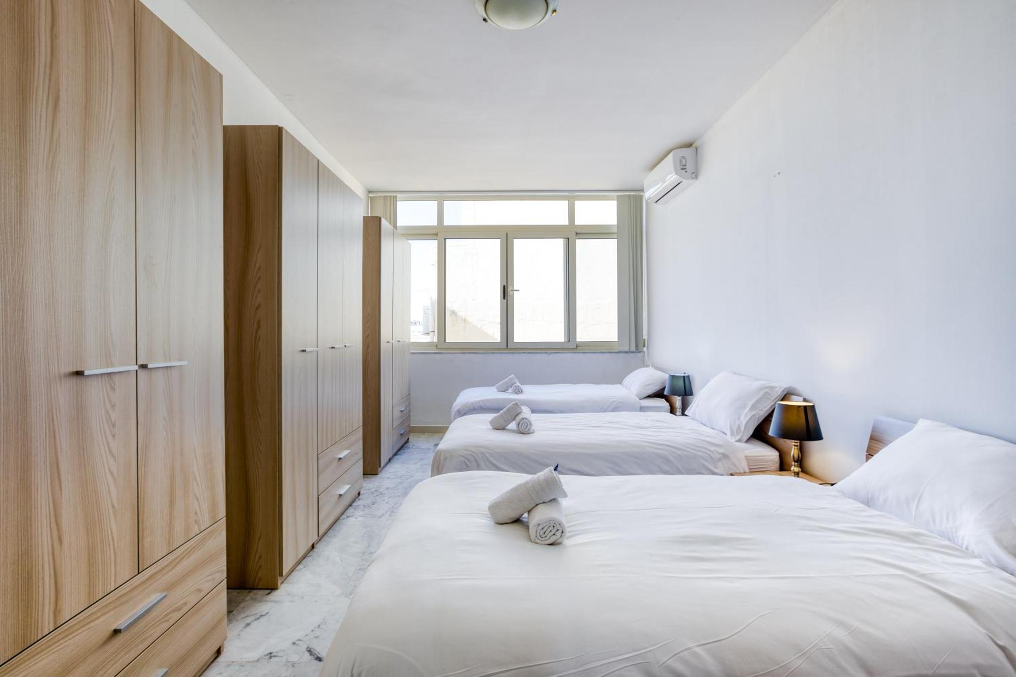 Seafront Sliema Apartment With Balcony & Sea Views By Jl Exteriör bild