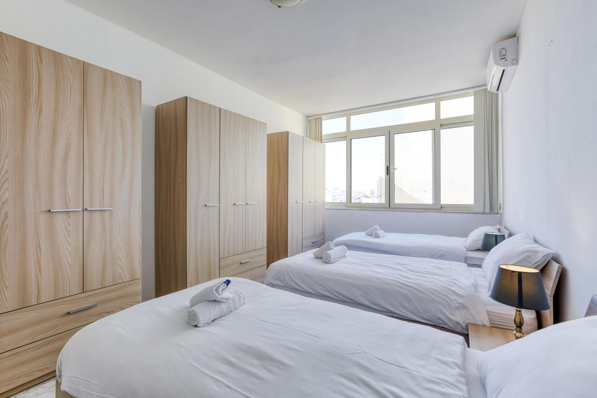 Seafront Sliema Apartment With Balcony & Sea Views By Jl Exteriör bild