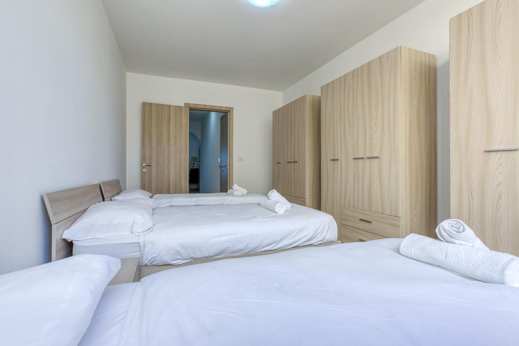 Seafront Sliema Apartment With Balcony & Sea Views By Jl Exteriör bild