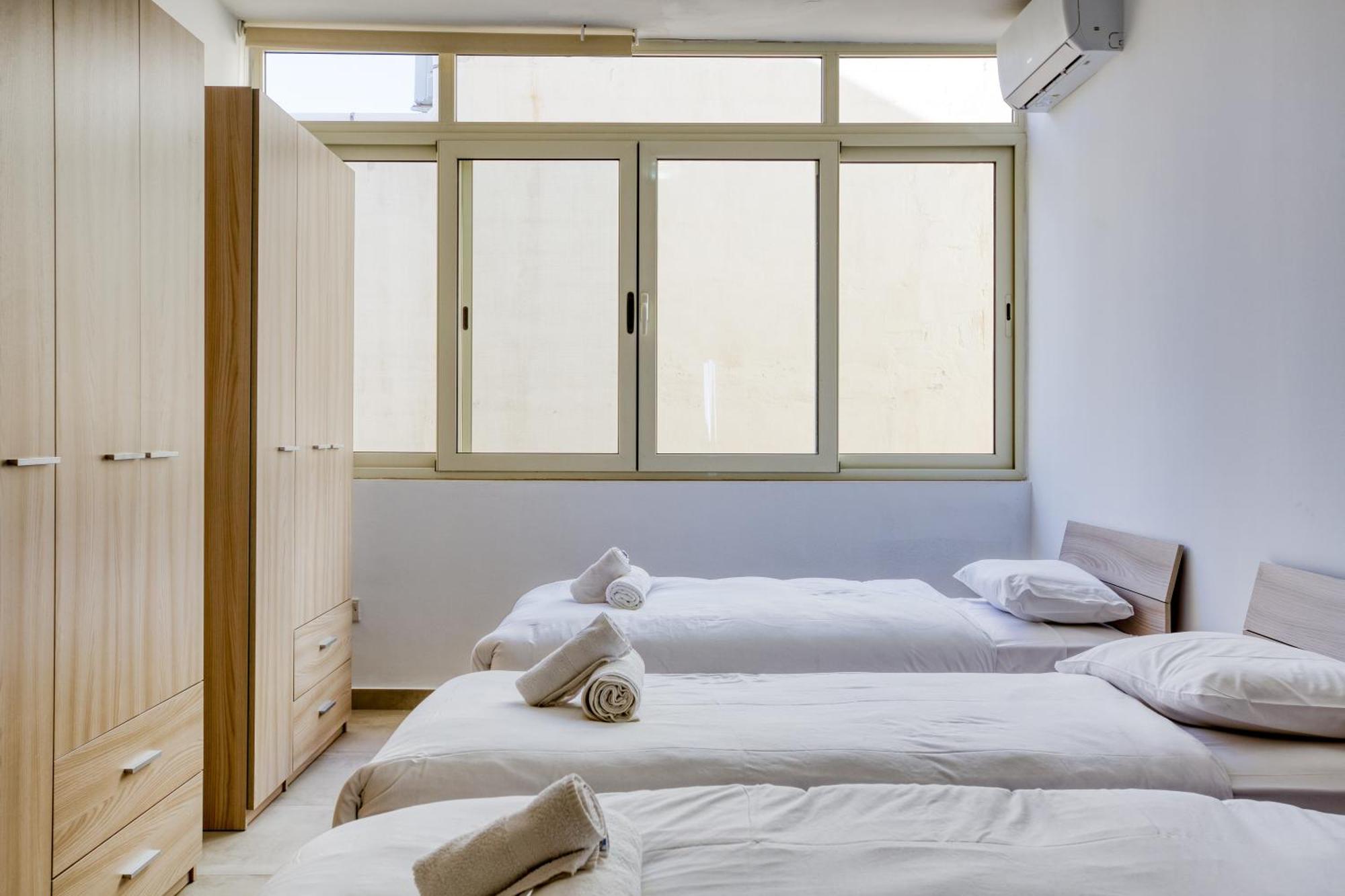 Seafront Sliema Apartment With Balcony & Sea Views By Jl Exteriör bild