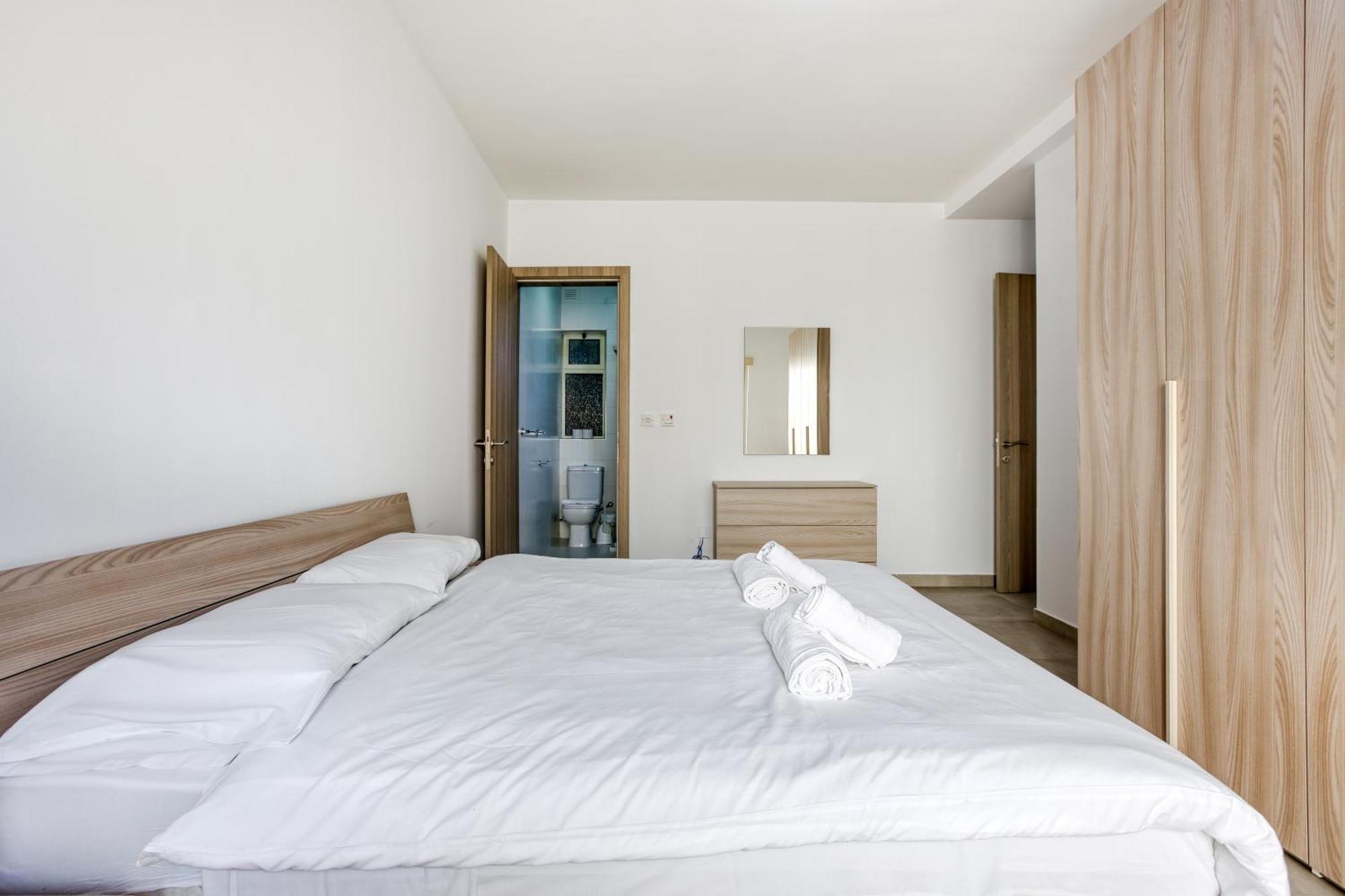 Seafront Sliema Apartment With Balcony & Sea Views By Jl Exteriör bild