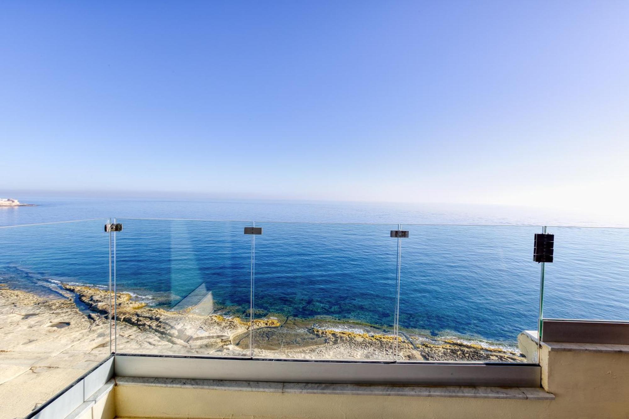 Seafront Sliema Apartment With Balcony & Sea Views By Jl Exteriör bild