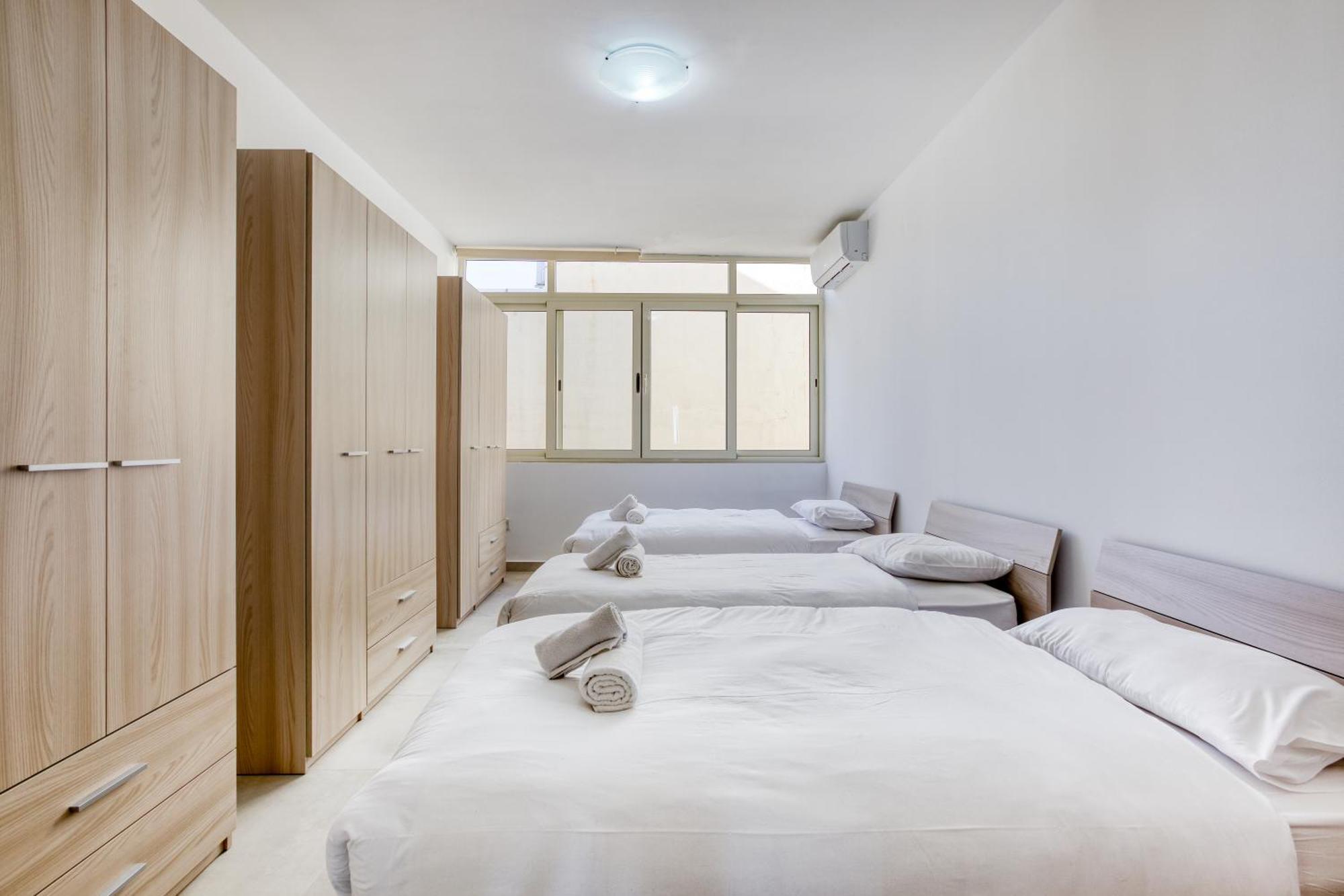 Seafront Sliema Apartment With Balcony & Sea Views By Jl Exteriör bild